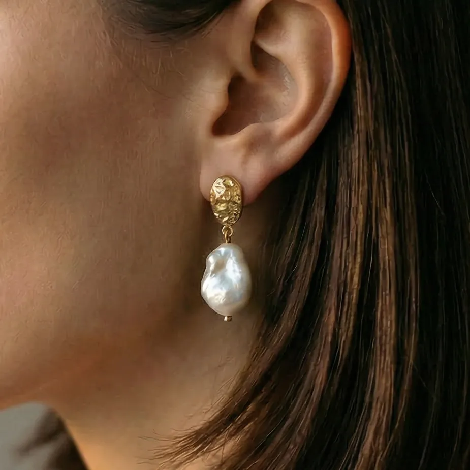 Yawmi Earring with Keshi Pearls in 18K Brushed Gold